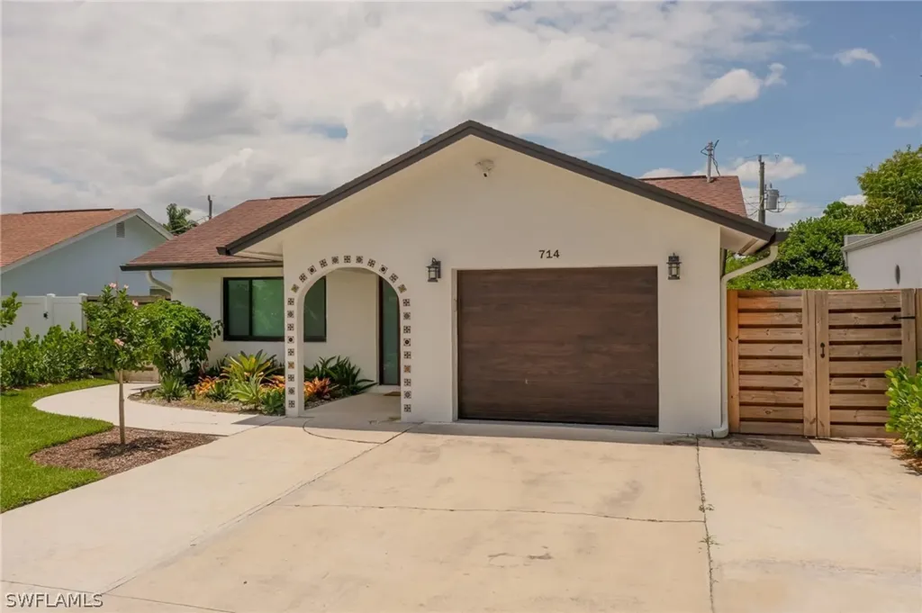 714 103rd Avenue N Naples FL 34108