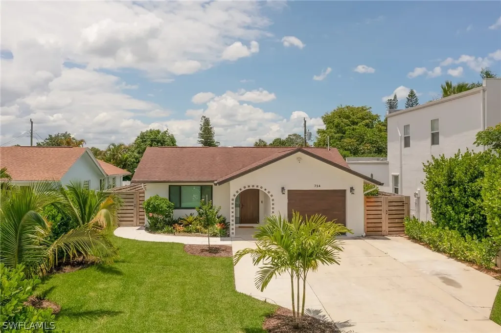 714 103rd Avenue N Naples FL 34108
