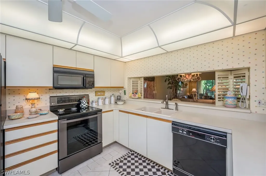 6860 Dennis Circle Naples FL 34104