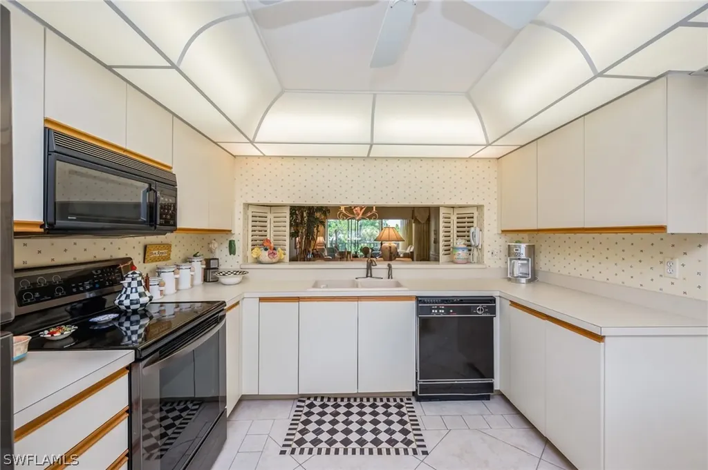 6860 Dennis Circle Naples FL 34104