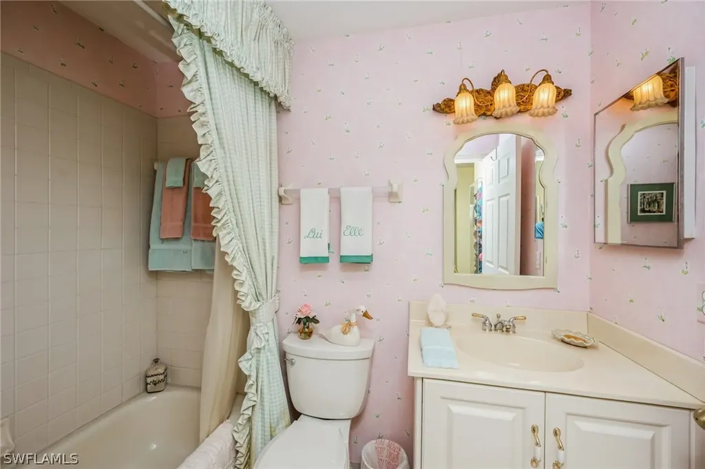 6860 Dennis Circle Naples FL 34104