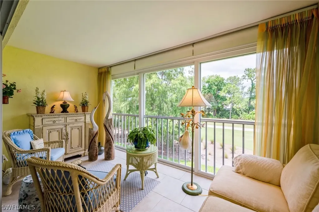 6860 Dennis Circle Naples FL 34104