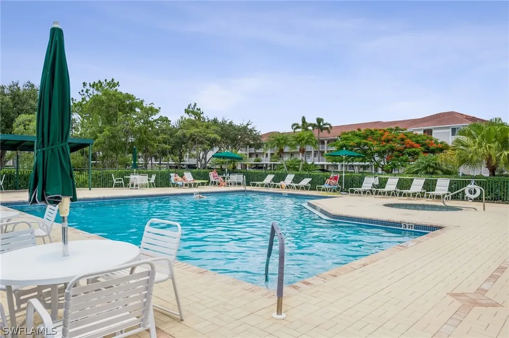 6860 Dennis Circle Naples FL 34104