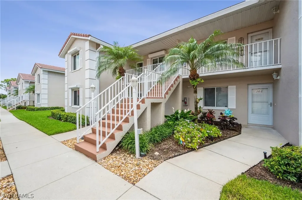 6860 Dennis Circle Naples FL 34104