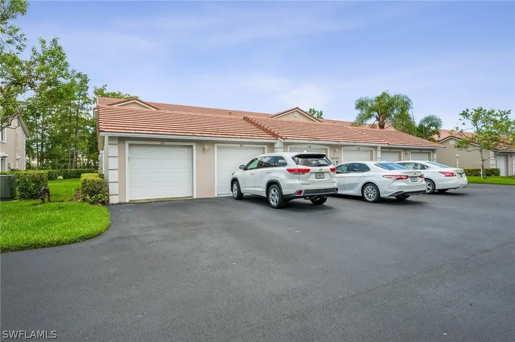 6860 Dennis Circle Naples FL 34104