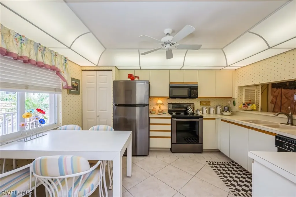 6860 Dennis Circle Naples FL 34104
