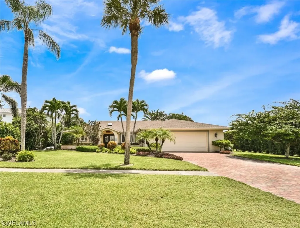 1310 Nottingham Drive Naples FL 34109