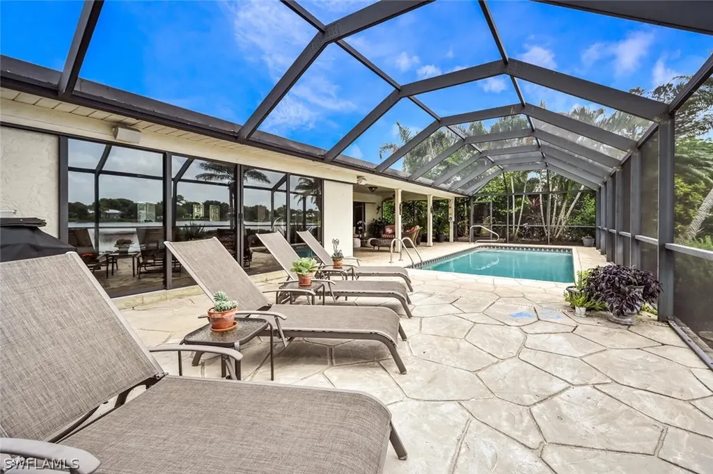 1310 Nottingham Drive Naples FL 34109