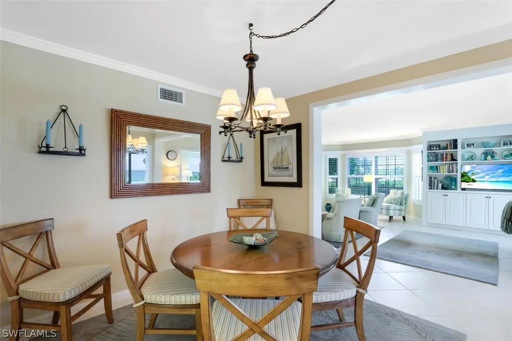 2701 Gulf Shore Boulevard N, Villa Naples FL 34103