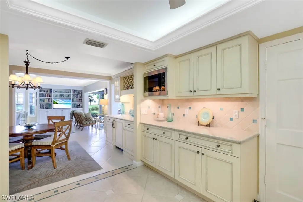 2701 Gulf Shore Boulevard N, Villa Naples FL 34103