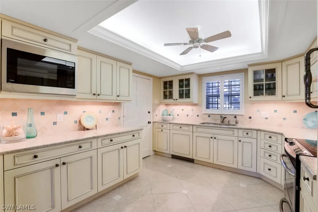 2701 Gulf Shore Boulevard N, Villa Naples FL 34103