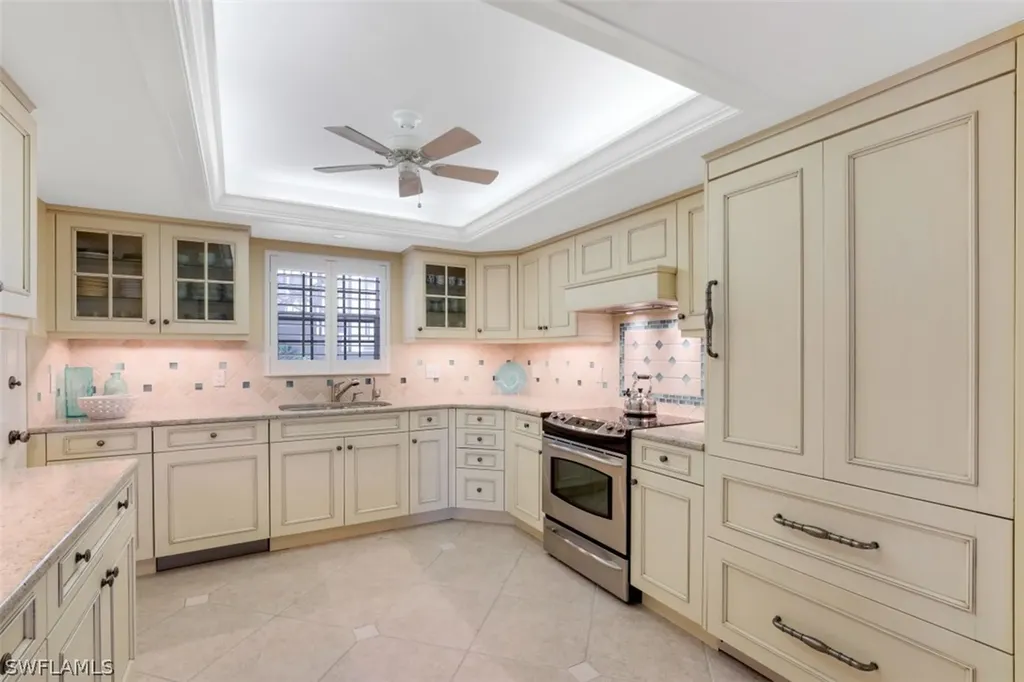 2701 Gulf Shore Boulevard N, Villa Naples FL 34103