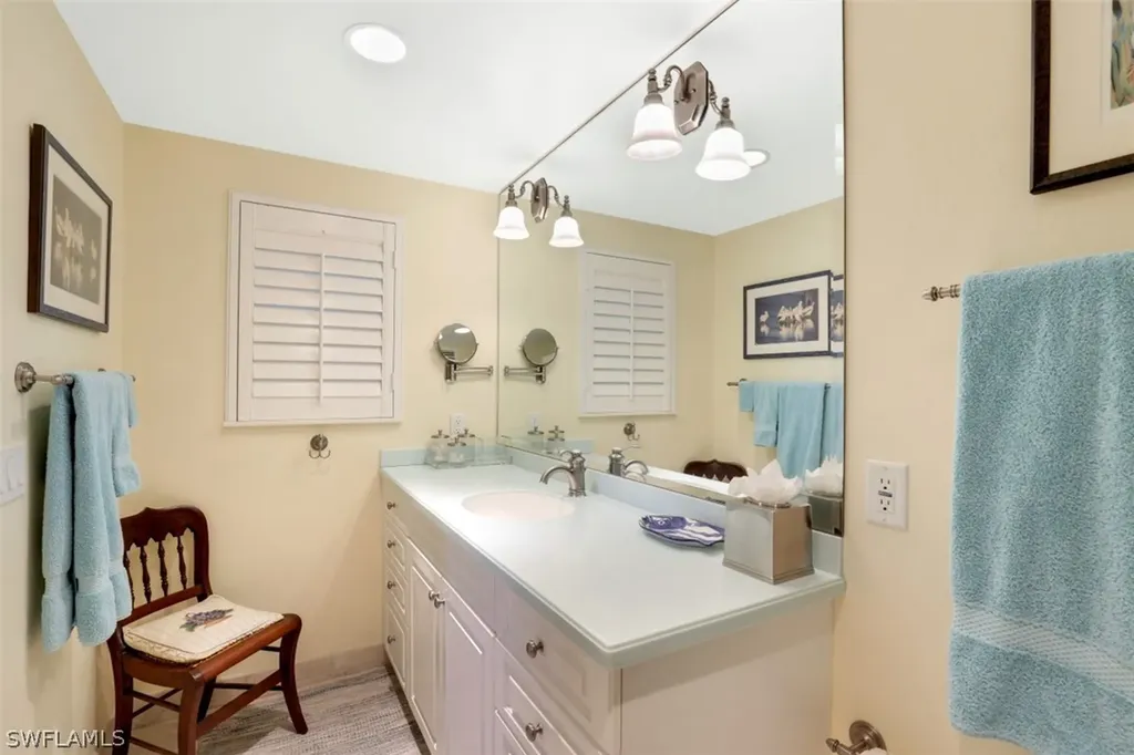 2701 Gulf Shore Boulevard N, Villa Naples FL 34103