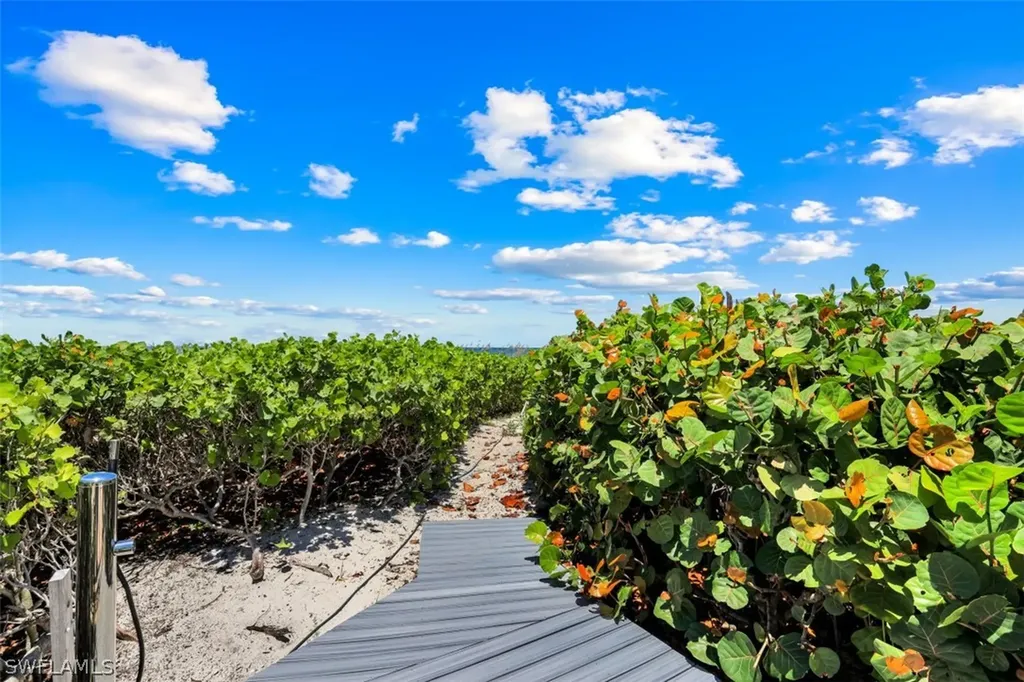 2701 Gulf Shore Boulevard N, Villa Naples FL 34103