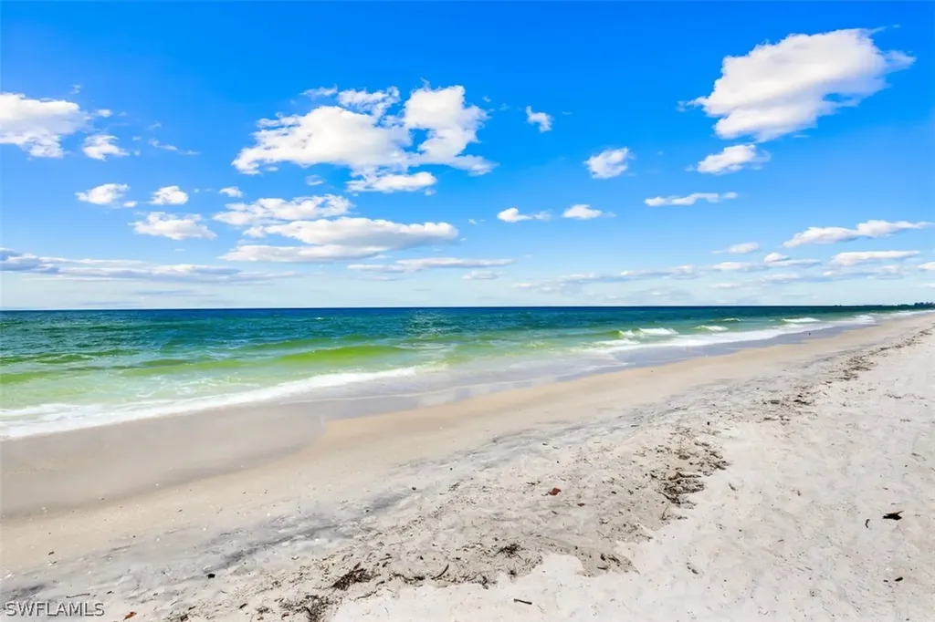 2701 Gulf Shore Boulevard N, Villa Naples FL 34103