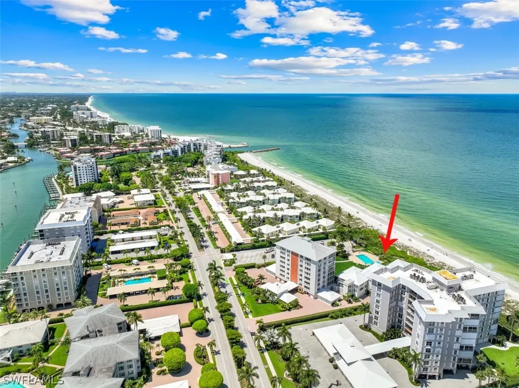 2701 Gulf Shore Boulevard N, Villa Naples FL 34103
