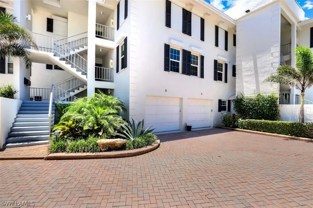 2701 Gulf Shore Boulevard N, Villa Naples FL 34103