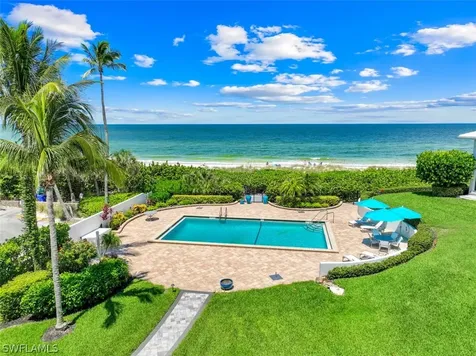 2701 Gulf Shore Boulevard N, Villa Naples FL 34103