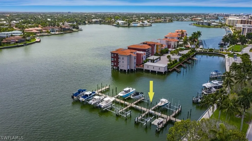 Naples FL, 4090 Gulf Shore Boulevard N
