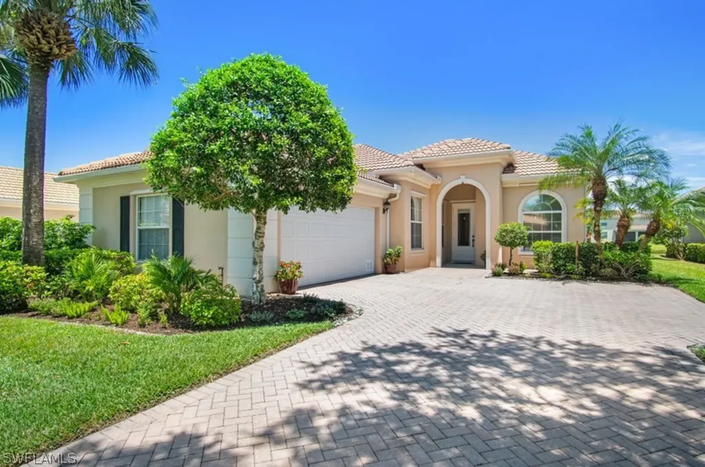 2202 Heydon Circle W Naples FL 34120