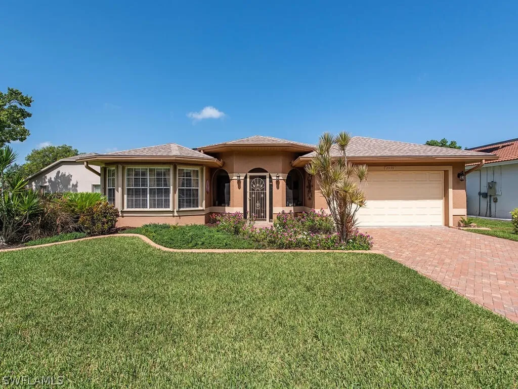 2039 Piccadilly Circus Naples FL 34112