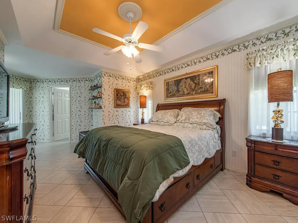 2039 Piccadilly Circus Naples FL 34112
