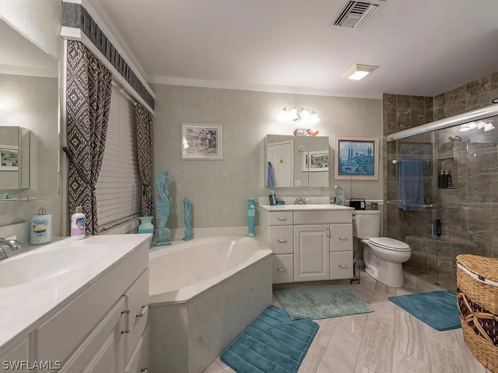 2039 Piccadilly Circus Naples FL 34112
