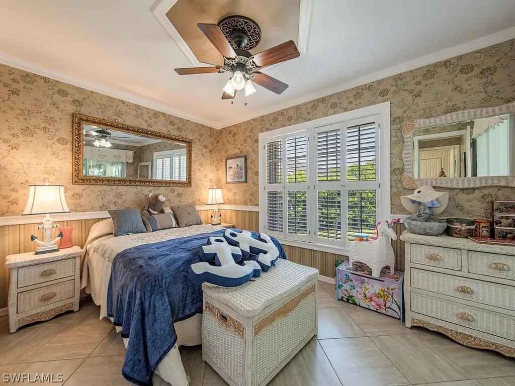 2039 Piccadilly Circus Naples FL 34112