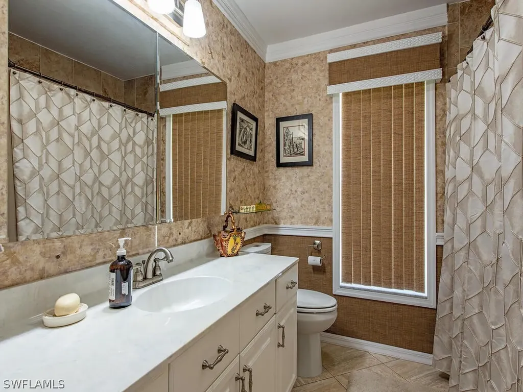 2039 Piccadilly Circus Naples FL 34112