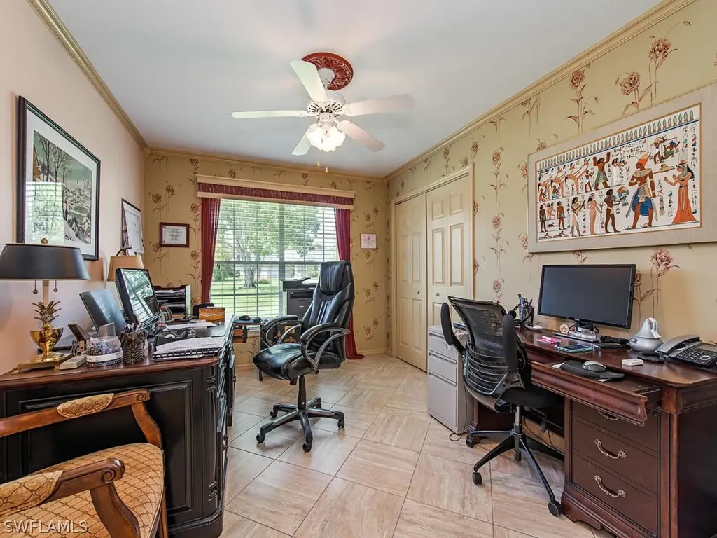 2039 Piccadilly Circus Naples FL 34112