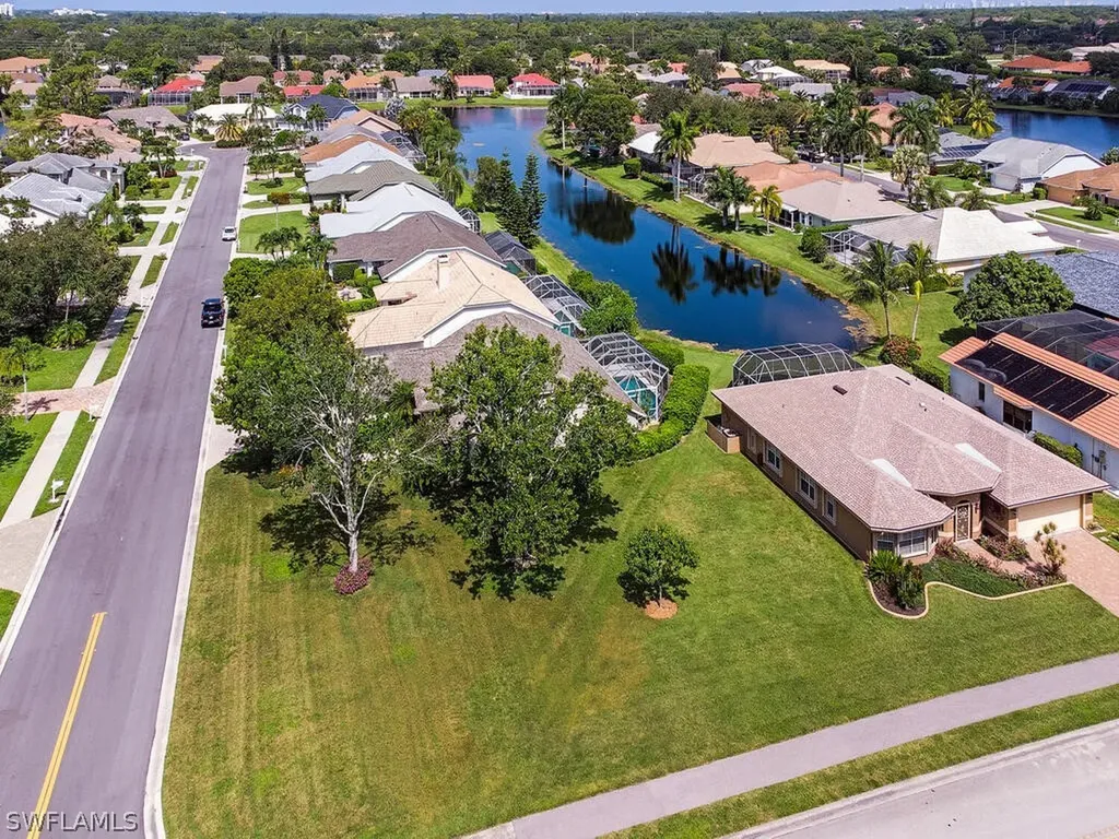 2039 Piccadilly Circus Naples FL 34112