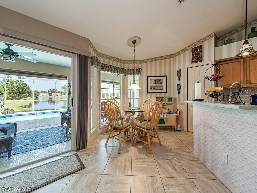 2039 Piccadilly Circus Naples FL 34112