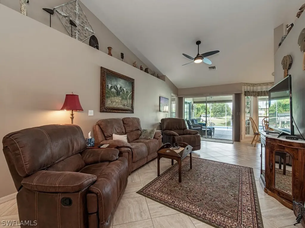 2039 Piccadilly Circus Naples FL 34112