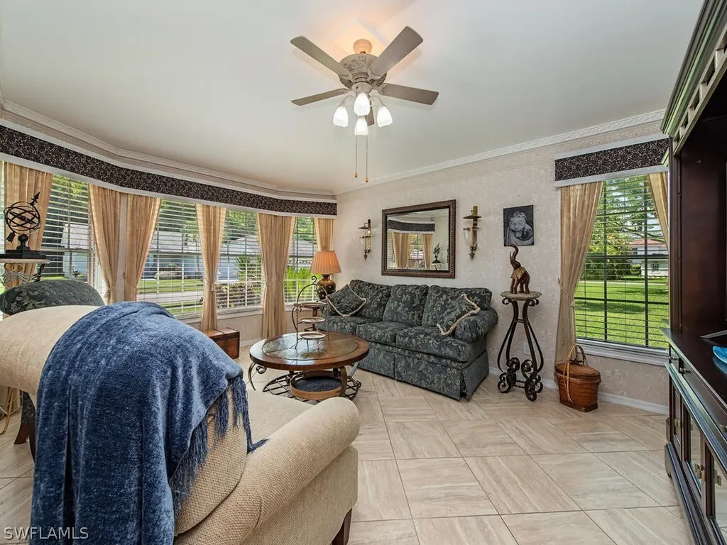 2039 Piccadilly Circus Naples FL 34112
