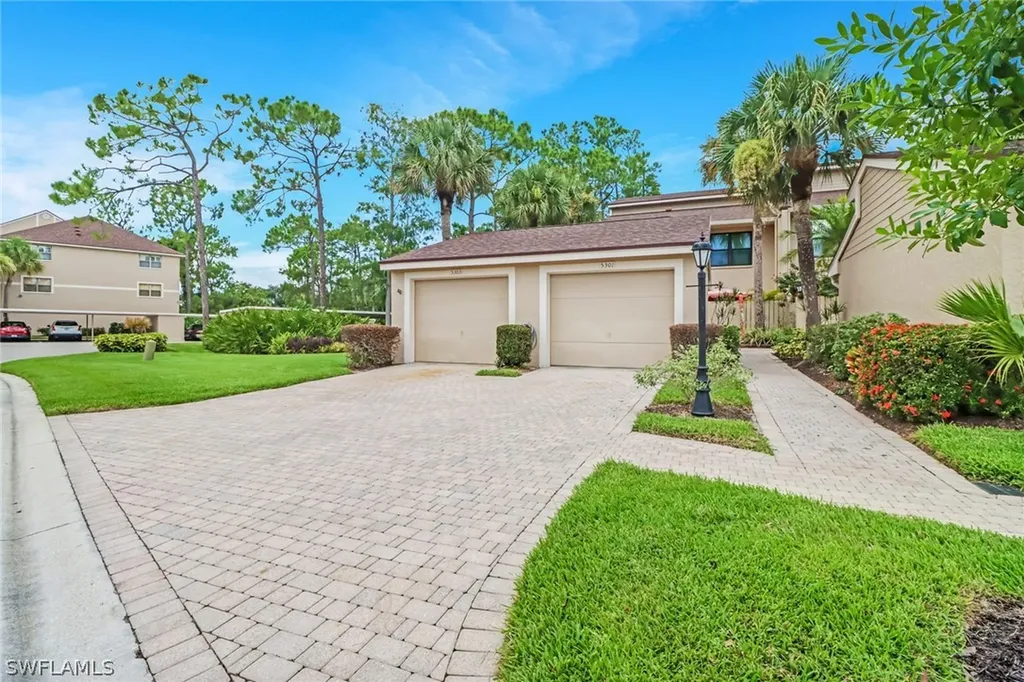 Naples FL, 5301 Fox Hollow Drive, Unit 406