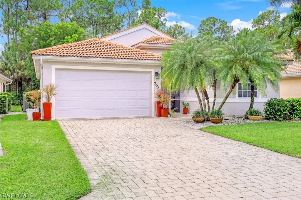 7920 Leicester Drive Naples FL 34104