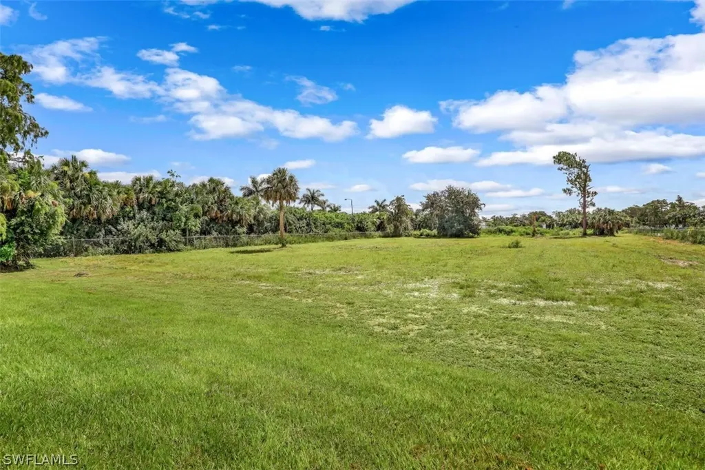712 25th Street SW Naples FL 34117