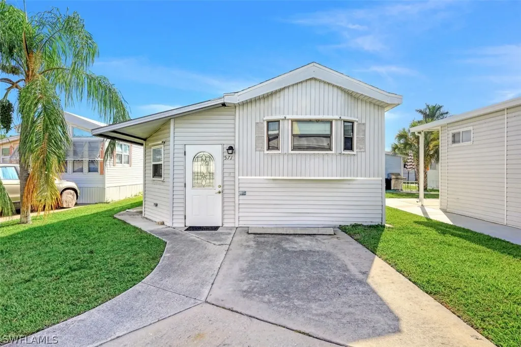 Fort Myers FL, 19681 Summerlin Road, Unit 571