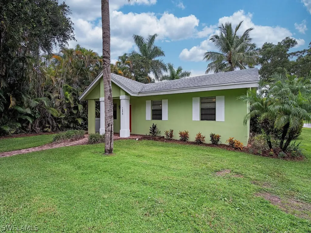 1275 8th Avenue N Naples FL 34102