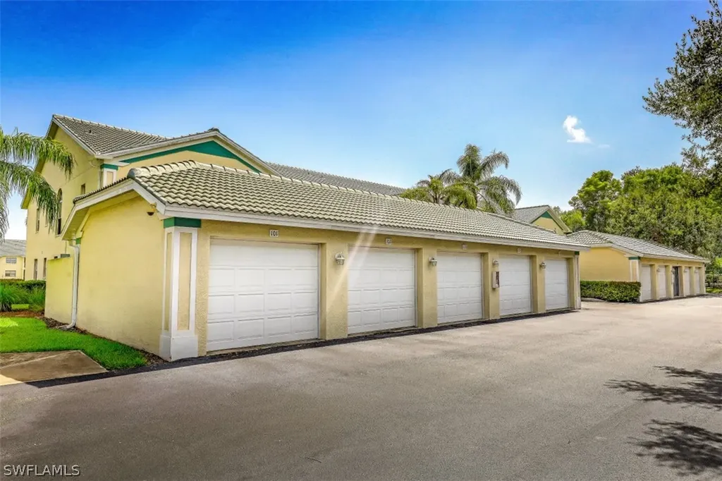 4910 Cougar Court N Naples FL 34109