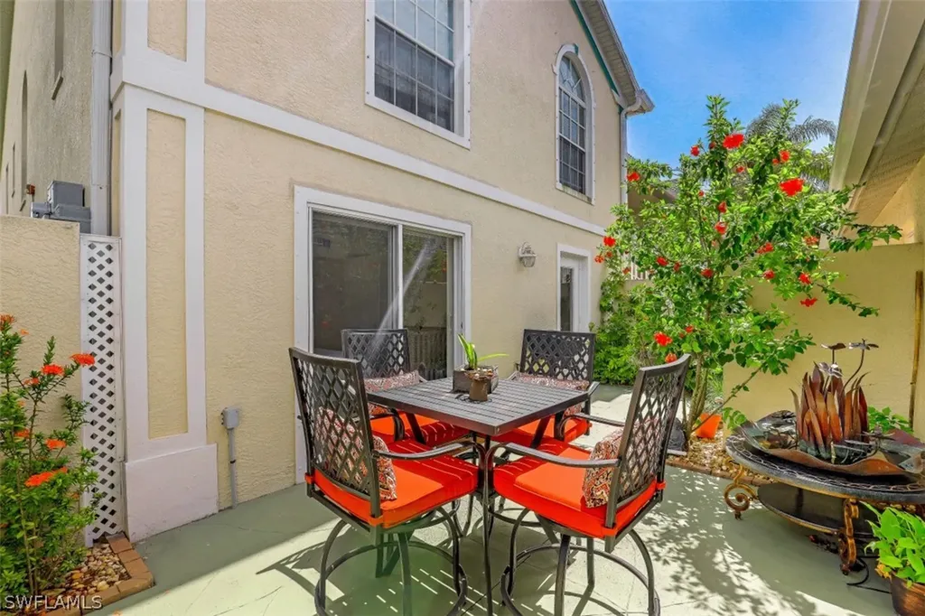 4910 Cougar Court N Naples FL 34109
