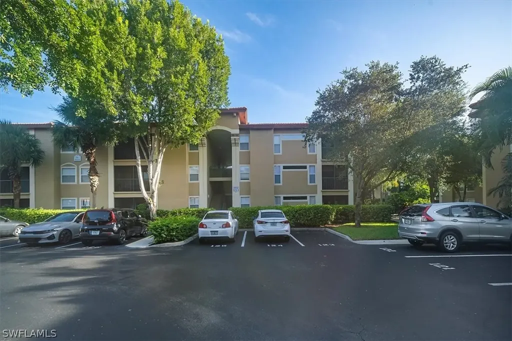 8950 Colonnades Court E Bonita Springs FL 34135