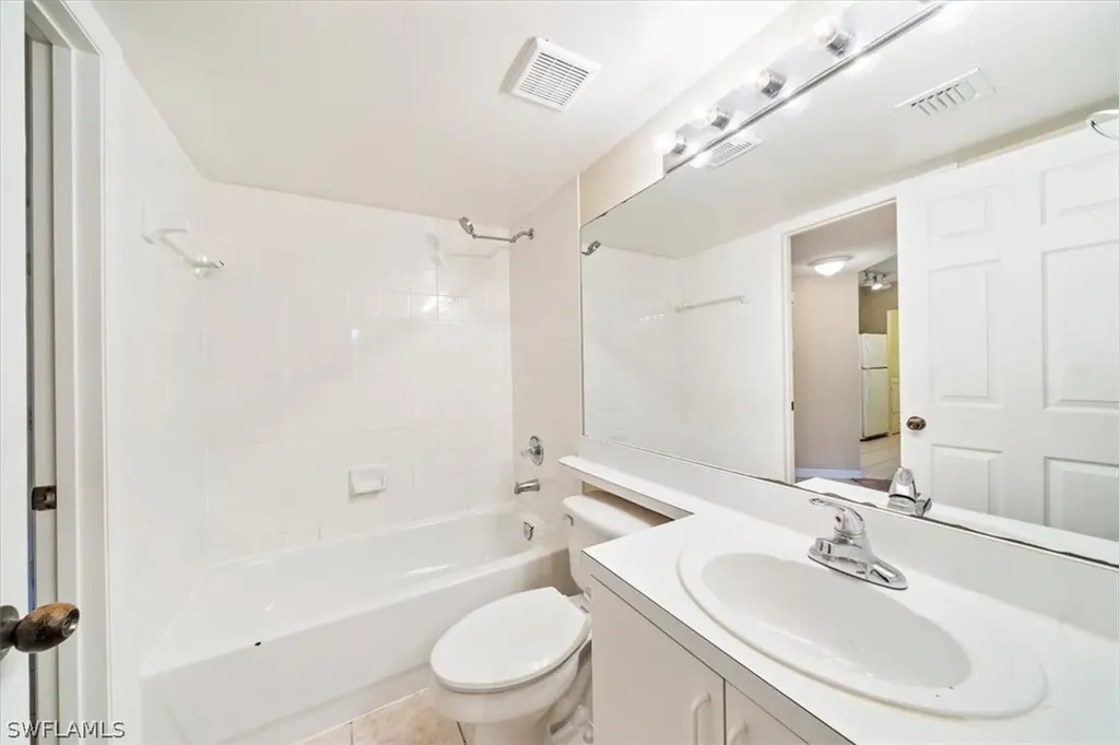 8950 Colonnades Court E Bonita Springs FL 34135