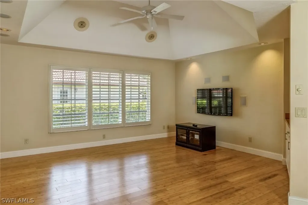139 Edgemere Way S Naples FL 34105