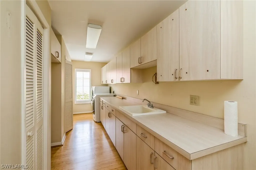 139 Edgemere Way S Naples FL 34105