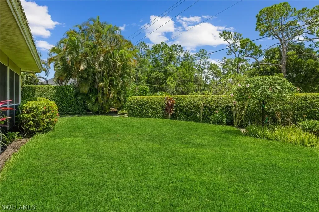 139 Edgemere Way S Naples FL 34105