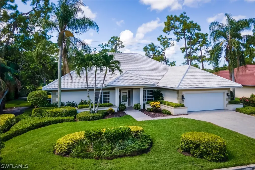 139 Edgemere Way S Naples FL 34105