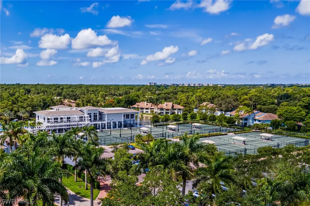 139 Edgemere Way S Naples FL 34105