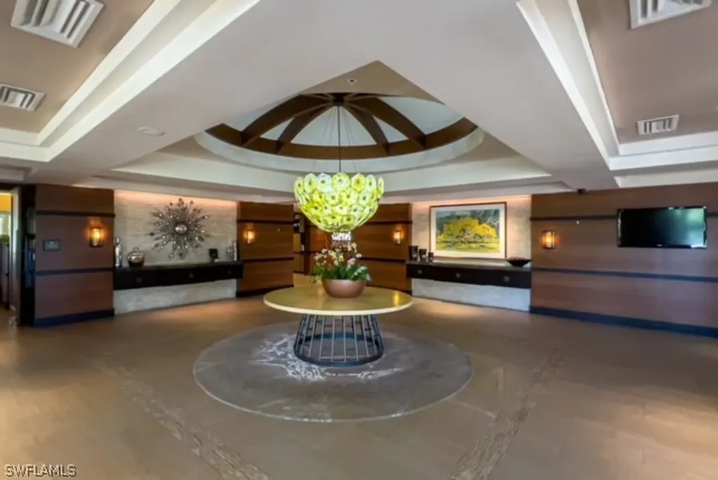 139 Edgemere Way S Naples FL 34105