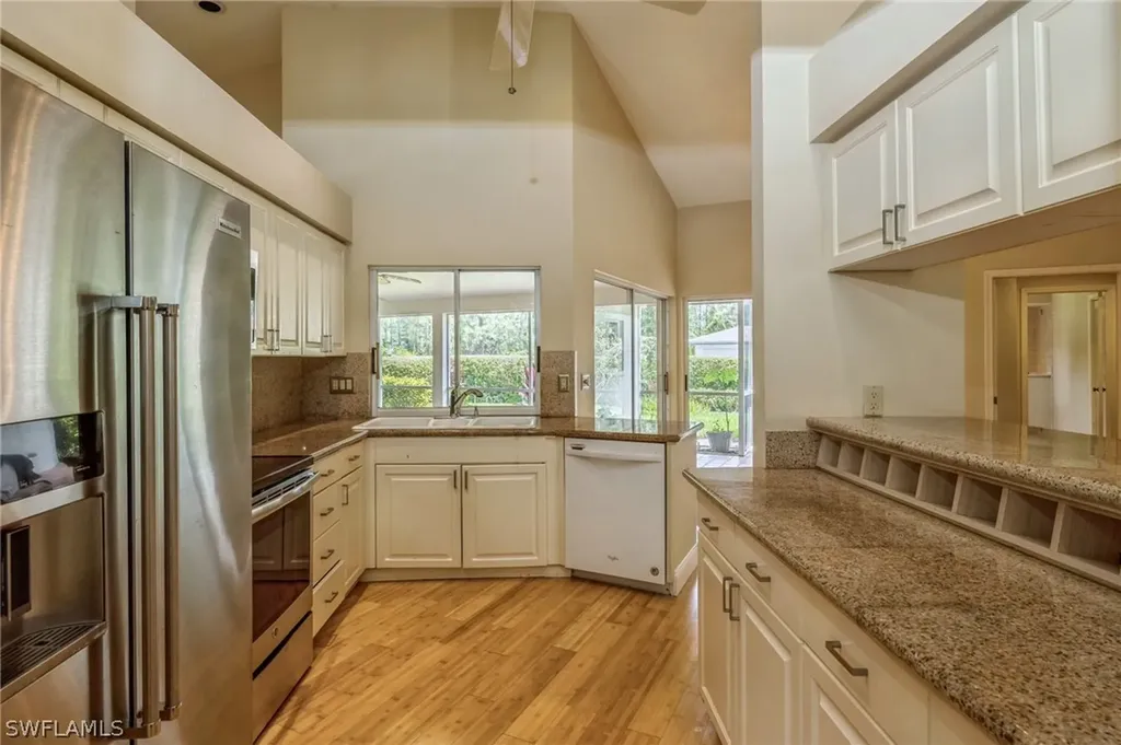 139 Edgemere Way S Naples FL 34105